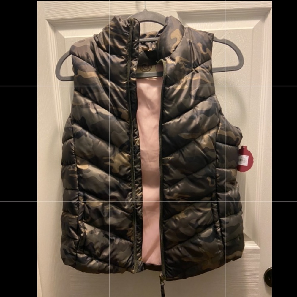 NWT Khol’s SO Camo Puffer Vest Size Small